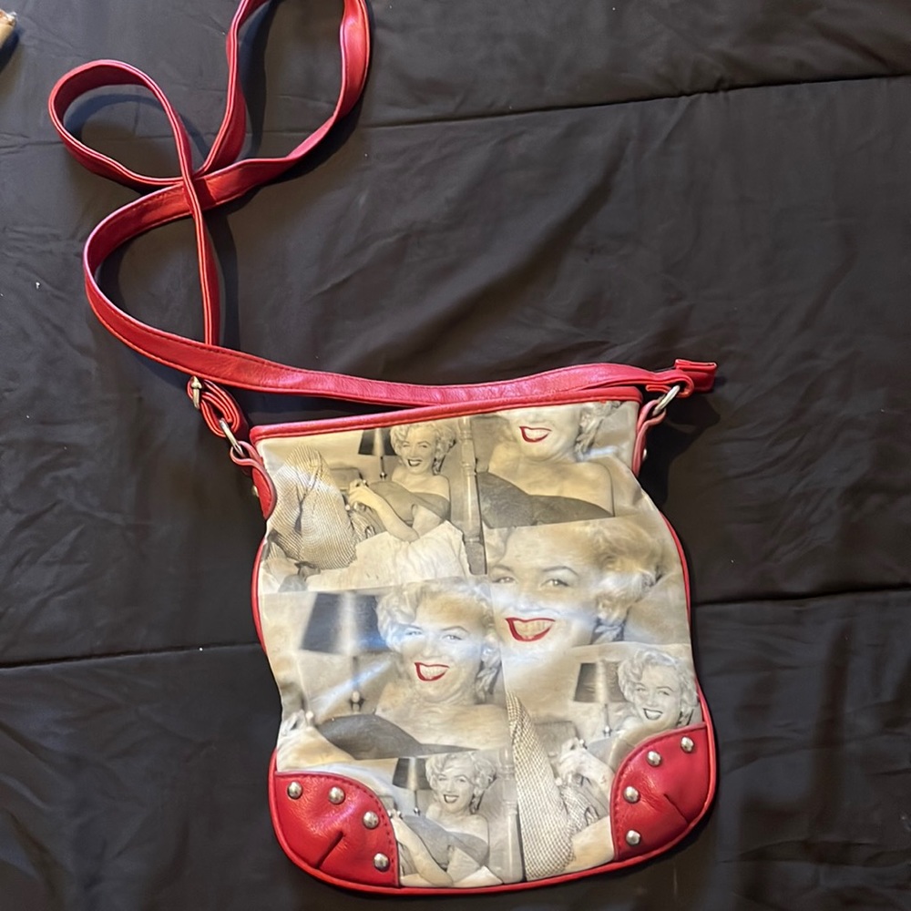 Marilyn Monroe bag cute for daily use